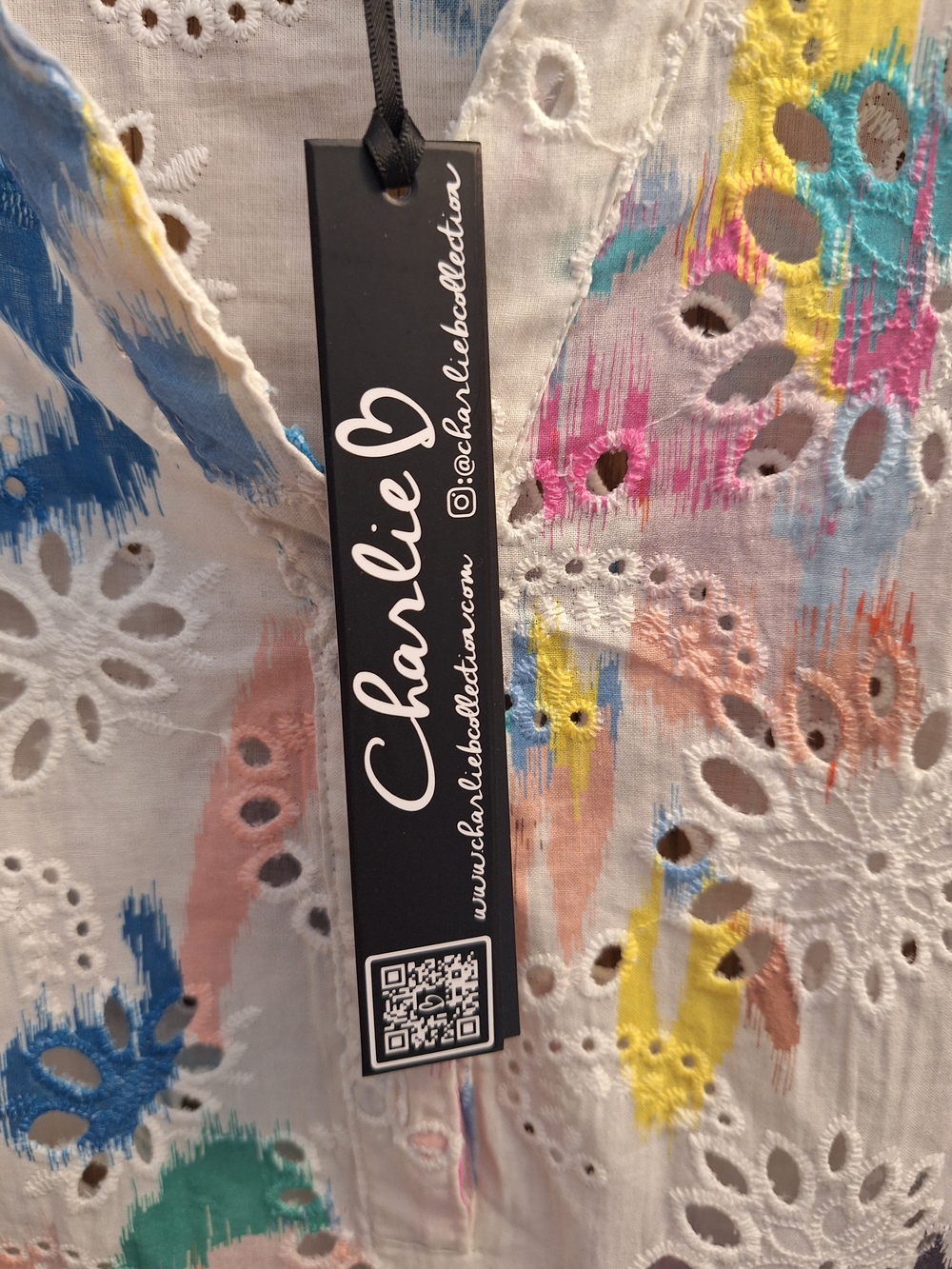CHARLIE B White Eyelet Blouse with Multicolor Brushstroke Print Size Small NWT - Picture 6 of 7